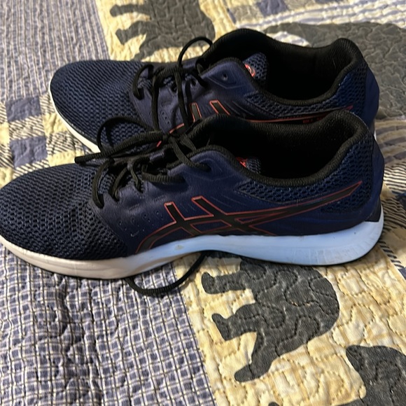 Like new - Picture 2 of 3